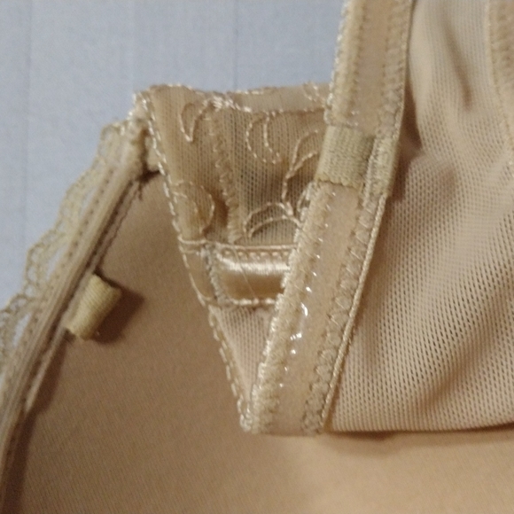 NUDE STRAPLESS BRA - Picture 3 of 3